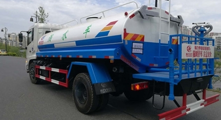 綠色城市的守護者 噴霧灑水車的多重價值